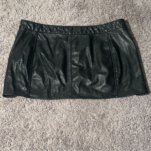 Silence + Noise Megan Faux Leather Moto Micro Mini Skirt Black Medium UO - Picture 7 of 11